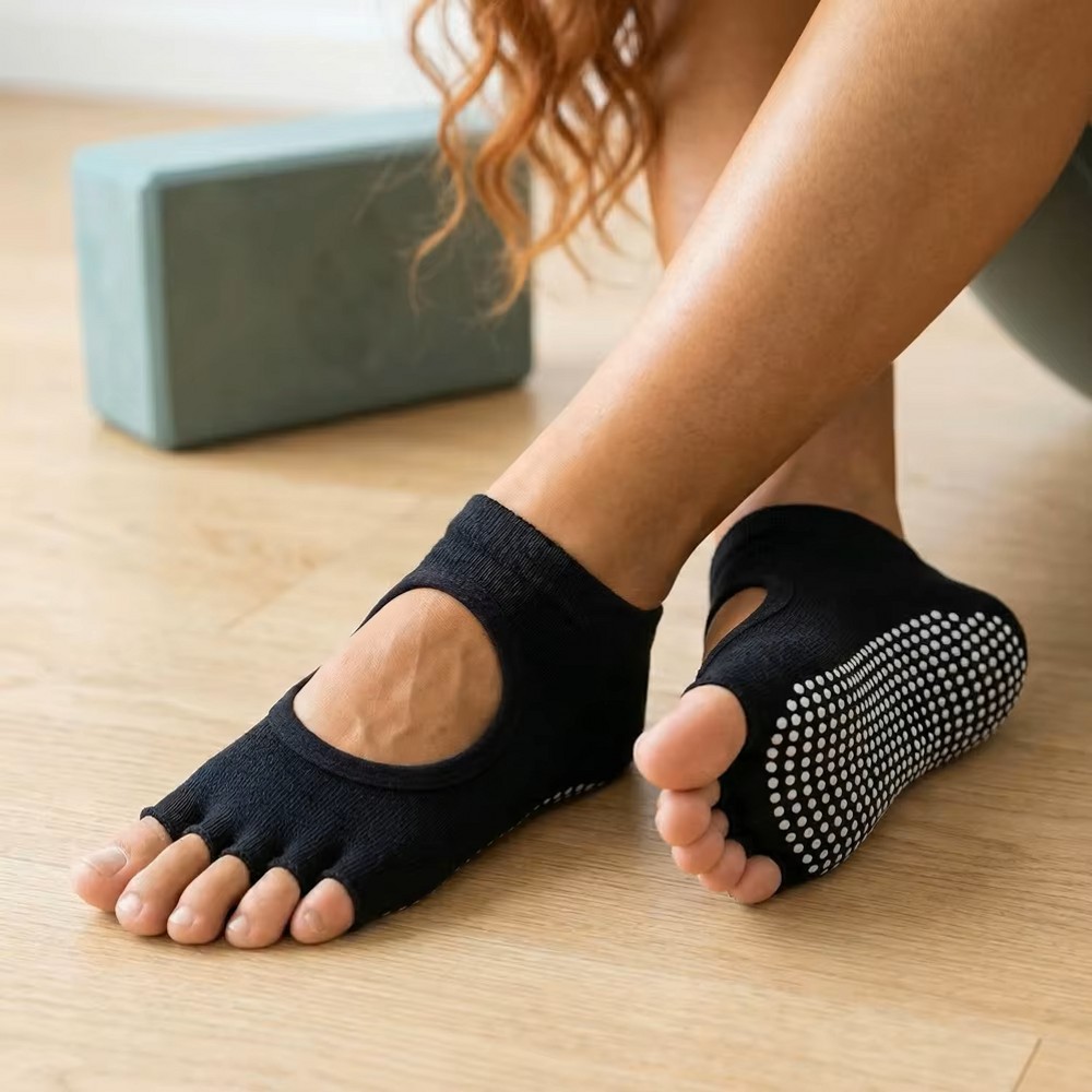背中が開いた五本指タイプのヨガソックス。通気性に優れた、ピラ - Home Gym Yoga のレビューと価格